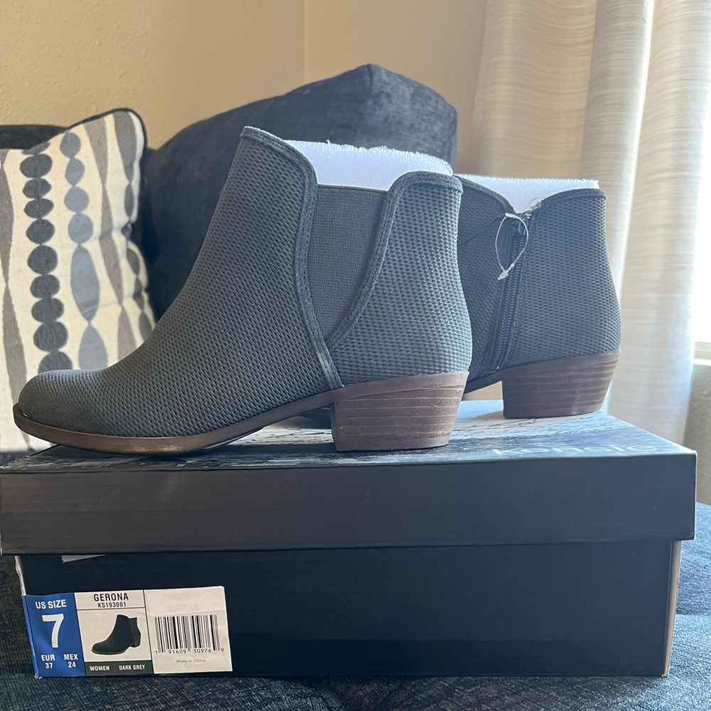 Kensie Gerona Ankle Boots